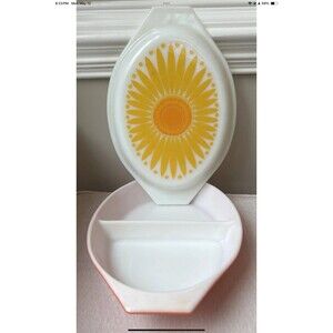 Pyrex Yellow Sunflower Daisy Lid Red Divided Casserole Dish Oval 1.5 Quart VTG
